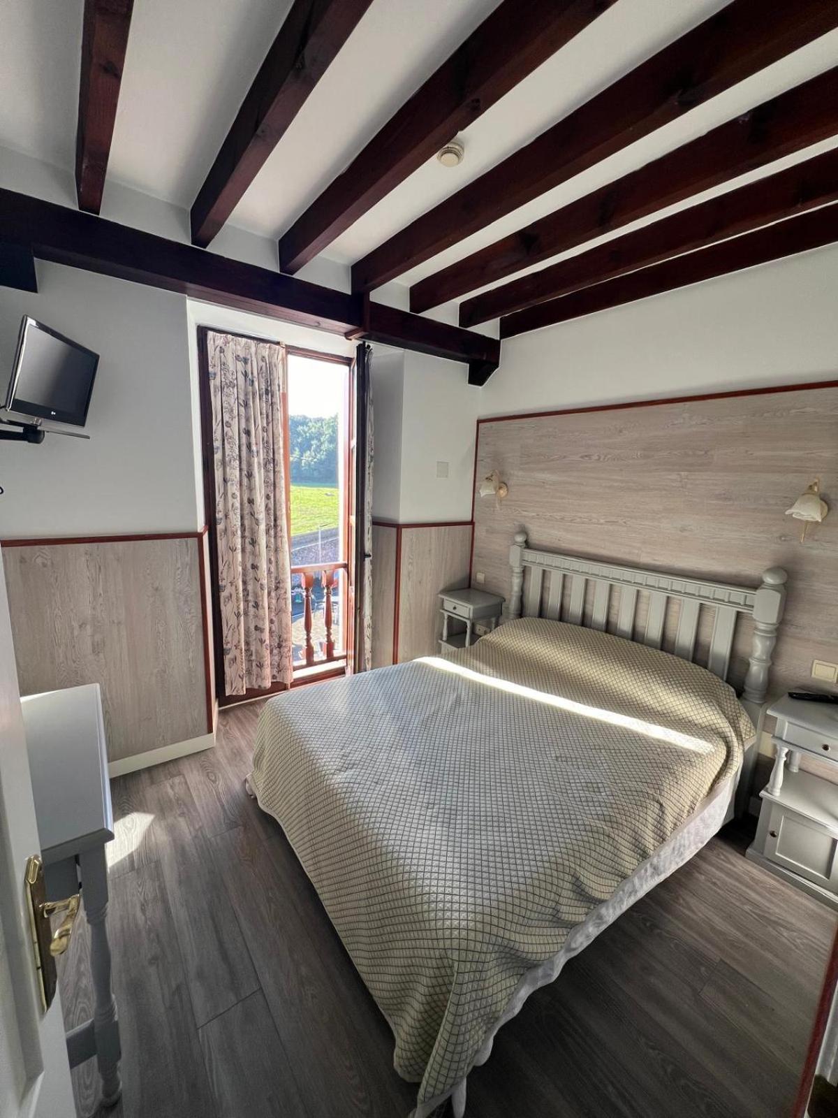 Hotel Villa Maria Revilla De Camargo Εξωτερικό φωτογραφία